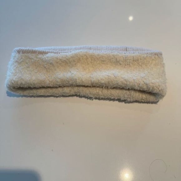 Lululemon Ombre Knit Textured Ear Warmer  BONE/WHTO. - Picture 3 of 5
